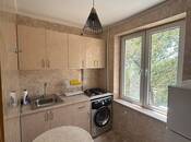 Satılır 3 otaqlı köhnə tikili 63 m², Qara Qarayev m., photo 7 from 8