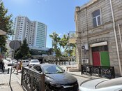 Satılır 2 otaqlı köhnə tikili 40 m², Sahil m., photo 1 from 8