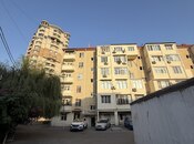 Satılır 3 otaqlı köhnə tikili 70 m², Yasamal r., photo 1 from 8