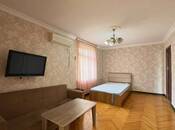 Satılır 1 otaqlı köhnə tikili 35 m², Nizami m., photo 1 from 5
