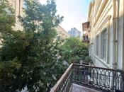 Satılır 3 otaqlı köhnə tikili 70 m², Sahil m., photo 1 from 8