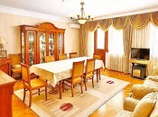 Продаётся 3-комн. вторичка 135 м², м. Кара Караев, photo 1 from 8