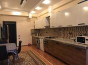 Сдаётся 3-комн. новостройка 135 м², м. Низами, photo 1 from 8