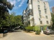 Продаётся 3-комн. вторичка 50 м², м. Иншаатчылар, photo 1 from 8
