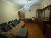 Продаётся 2-комн. вторичка 40 м², м. Кара Караев, photo 1 from 8
