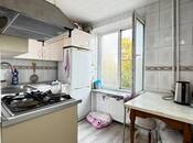 Satılır 2 otaqlı köhnə tikili 50 m², Qara Qarayev m., photo 4 from 8