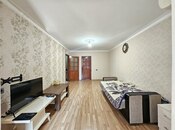 Satılır 3 otaqlı köhnə tikili 65 m², İnşaatçılar m., photo 1 from 8