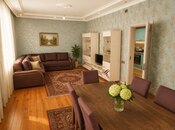 Satılır 5 otaqlı həyət evi/bağ evi 250 m², Əhmədli m., photo 1 from 8