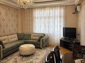 Сдаётся 3-комн. новостройка 125 м², м. Низами, photo 1 from 8