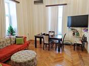 Сдаётся 2-комн. вторичка 70 м², м. Ичеришехер, photo 1 from 8