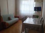 Продаётся 3-комн. вторичка 45 м², м. Ази Асланов, photo 1 from 8