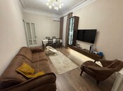 Продаётся 2-комн. вторичка 65 м², м. Низами, photo 1 from 8
