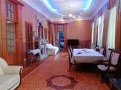 Satılır 6 otaqlı köhnə tikili 220 m², Nizami m., photo 1 from 8