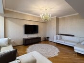 Satılır 5 otaqlı köhnə tikili 190 m², Nəsimi r., photo 1 from 8
