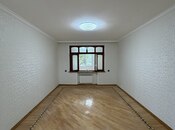Продаётся 3-комн. вторичка 65 м², м. Иншаатчылар, photo 1 from 8