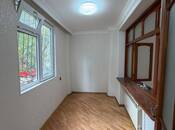 Satılır 2 otaqlı köhnə tikili 65 m², İnşaatçılar m., photo 6 from 8