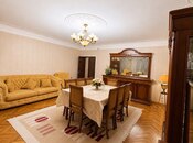 Satılır 3 otaqlı köhnə tikili 135 m², Qara Qarayev m., photo 2 from 8