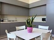 Сдаётся 3-комн. новостройка 150 м², м. Низами, photo 1 from 8