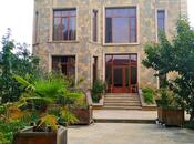 Satılır 10 otaqlı həyət evi/bağ evi 651 m², Qaraçuxur q., photo 1 from 8