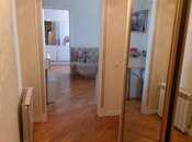 Satılır 2 otaqlı köhnə tikili 63 m², Nizami m., photo 1 from 8
