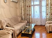 Satılır 3 otaqlı köhnə tikili 70 m², İnşaatçılar m., photo 1 from 8
