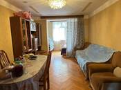 Satılır 2 otaqlı köhnə tikili 60 m², İnşaatçılar m., photo 1 from 8