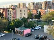 Продаётся 3-комн. вторичка 70 м², м. Кара Караев, photo 1 from 8