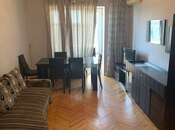 Сдаётся 3-комн. вторичка 70 м², м. Ази Асланов, photo 1 from 8