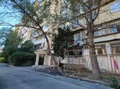 Satılır 2 otaqlı köhnə tikili 50 m², İnşaatçılar m., photo 1 from 8
