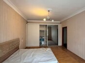 Satılır 3 otaqlı köhnə tikili 140 m², Elmlər Akademiyası m., photo 1 from 8