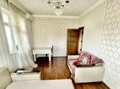 Satılır 2 otaqlı köhnə tikili 65 m², Qara Qarayev m., photo 2 from 8
