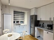 Satılır 3 otaqlı köhnə tikili 75 m², İnşaatçılar m., photo 1 from 8