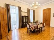 Satılır 5 otaqlı köhnə tikili 250 m², Sahil m., photo 1 from 8