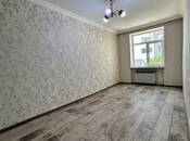 Satılır 2 otaqlı köhnə tikili 65 m², Qara Qarayev m., photo 2 from 8