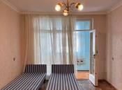 Сдаётся 3-комн. вторичка 72 м², м. Нефтчиляр, photo 3 from 7