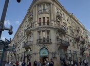 Satılır 4 otaqlı köhnə tikili 135 m², Sahil m., photo 1 from 8