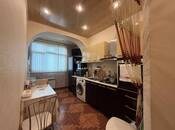 Satılır 2 otaqlı köhnə tikili 70 m², İnşaatçılar m., photo 3 from 8