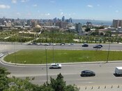 Satılır 3 otaqlı köhnə tikili 85 m², Elmlər Akademiyası m., photo 1 from 8