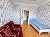 Satılır 2 otaqlı köhnə tikili 61 m², Massiv D q., photo 1 from 7
