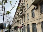 Satılır 2 otaqlı köhnə tikili 55 m², Elmlər Akademiyası m., photo 1 from 8