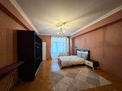 Сдаётся 3-комн. новостройка 140 м², м. Низами, photo 1 from 8