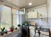 Satılır 2 otaqlı köhnə tikili 60 m², İnşaatçılar m., photo 8 from 8