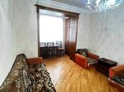 Satılır 2 otaqlı köhnə tikili 55 m², Yasamal r., photo 1 from 8