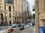 Сдаётся 3-комн. новостройка 135 м², м. Низами, photo 1 from 8