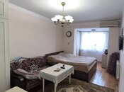 Satılır 1 otaqlı köhnə tikili 35 m², Qara Qarayev m., photo 1 from 8