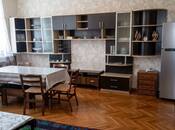 Satılır 2 otaqlı köhnə tikili 75 m², Nizami m., photo 2 from 8