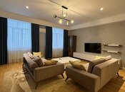 Сдается 3-комн. новостройка 90 м², м. Нефтчиляр, photo 1 from 8