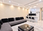 Сдаётся 2-комн. новостройка 65 м², м. 8 ноября, photo 1 from 8